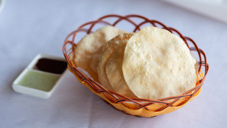 Papadums Served With Chutney (6Pcs)