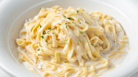 Classic Fettuccine Alfredo Family Platter