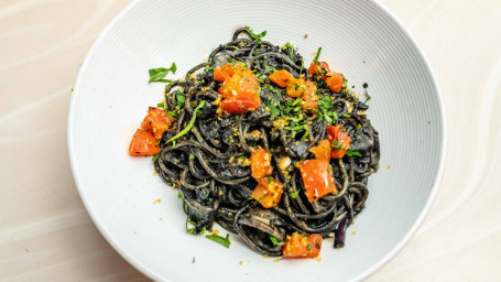 Spaghetti Al Nero Di Seppia E Bottarga