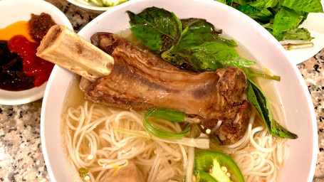 A406. House Special Beef Noodle Soup [Pho] Tè Zhì Dà Niú Gǔ Tāng Hé Fěn