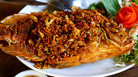 Fried Fish With Garlic Pepper ปลาทอดกระเทียม