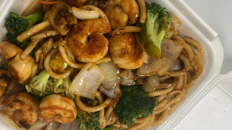 19. Spicy Seafood Noodle With Shrimp Scallops