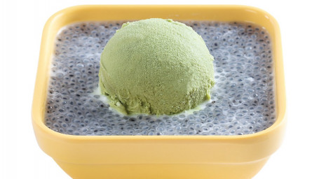 Black Pearl In Vanilla Frost W/ Green Tea Ice Cream Xuě Shān Hēi Zhēn Zhū Pèi Lǜ Chá Xuě Gāo