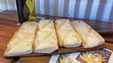 Family Garlic Cheese Bread