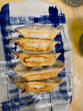 Pan Fried Mixed Vegetable And Chives Gyoza (5Pcs)