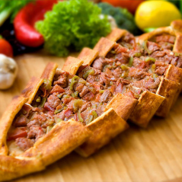 Kusbasili Pide (Casseroled Meat)