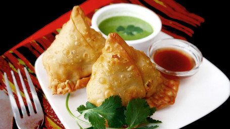 02. Veggie Samosa (2 Pieces)