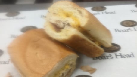 Sanduíche De Frango Grelhado Com Cheddar
