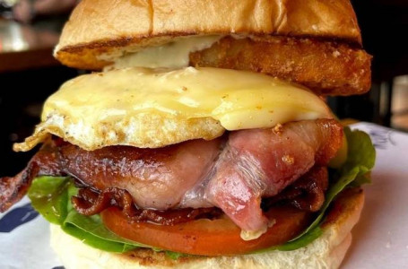 Hambúrguer De Café Da Manhã Com Bacon