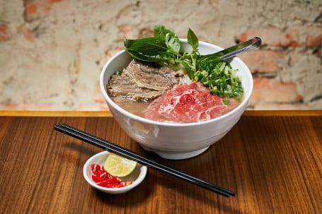 Shēng Shú Niú Ròu Tāng Fěn Shuāng Bìng E7: Cooked Raw Beef Noodle Soup (Pho Dac Biet)