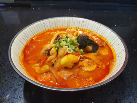Spicy Seafood Noddle Soup(Jjam-Bbong)