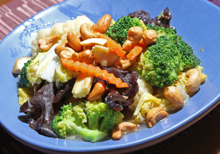 Mixed Vegetables With Bean Curd And Cashewnuts Suàn Xiāng Yāo Guǒ Dòu Fǔ Chǎo Zá Cài