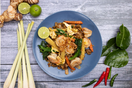 Wok-Fried Flat Noodles With Prawns