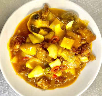 Beef In Curry Sauce With Mushrooms And Green Peas Kā Lí Niú Ròu