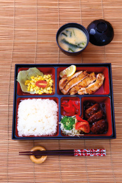 Zhào Shāo Jī Bā Hàn Bǎo Bā Biàn Dāng Tào Cān Teriyaki Chicken Hamburg Bento Set