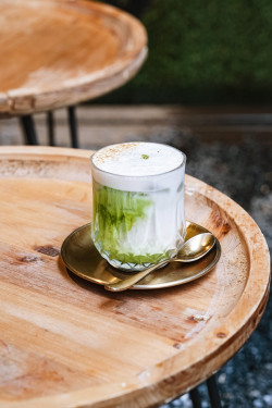 Matcha Soy Latte Yǔ Zhì Dòu Nǎi Mǒ Chá (Iced)