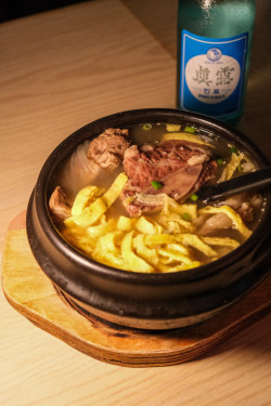 Niú Gǔ Tāng Galbitang (Slow Cooked Beef Short Rib Soup)