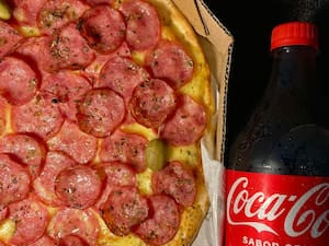 Pizza Calabresa Coca Cola 1,5