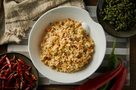 *House Special Fried Rice Peppered With Fresh Bird's-Eye Chilli Sù Là Jiāo Chǎo Fàn