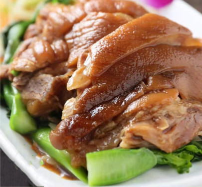 Tài Shì Lǔ Zhū Bì Xiǎo Cài Whole Pork Knuckle