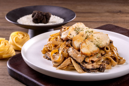 Chicken Fettuccine In Black Truffle Cream Sauce Hēi Sōng Lù Jì Lián Jī Ròu Kuò Tiáo Miàn