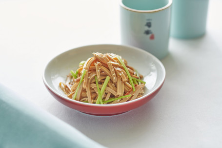 Xiāng Cài Bàn Dòu Gān Bean Curd And Parsley In Sesame Oil