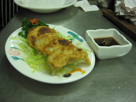 Grilled Pork Dumpling Shēng Jiān Guō Tiē
