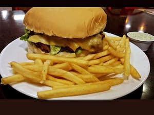 Hamburguer De Filé Alcatra Grande Fritas