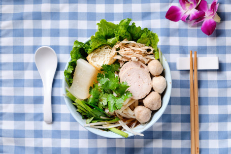 Tài Jì Tè Sè Chuán Mǐ Thai Boat Assorted Rice Noodle Soup