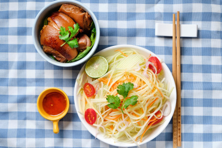 Tài Shì Lǔ Shuǐ Zhū Shǒu Qīng Mù Guā Sī Shā Lǜ Thai Green Papaya Salad With Stew Pork Leg
