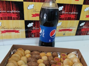 Caixa Com 70 Salgados Fritos Variados Sem Opção De Escolha Mais Pepsi 2 Litros