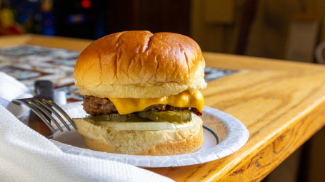 Cheeseburger W/ American Cheese*