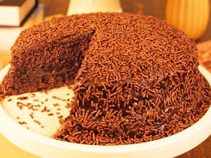 Bolo Recheado De Chocolate Médio