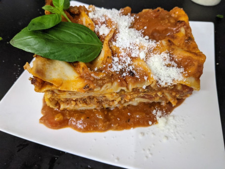 Beef Lasagne Family Size 2.5Kg (Cold)