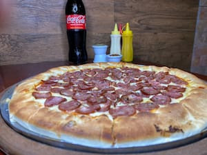 01 Pizza Grande 2 Sabores 01 Coca Cola Original De 1 Litro