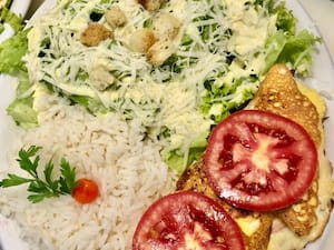 Opçao 5: Omelete, Salada Caesar, Arroz Branco.