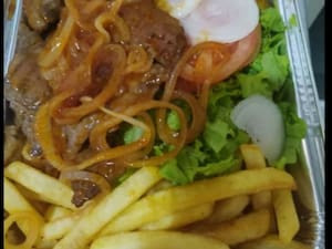 Bife De Carne Acebolado Com Fritas