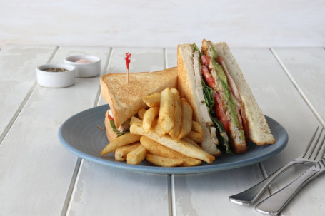 Chicken And Bacon Club Sandwich (548G) (5424 Kj)