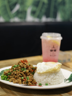 Jīng Xuǎn Tài Shì Xiāng Yè Ròu Suì Jiān Dàn Fàn Pad Ka Prao (Minced Pork Fried Egg With Rice)