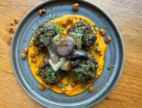 Angus Beef Koftas, Purée Of Caramelised Spiced Carrots, Charcoaled Onions (Gf) (Df)