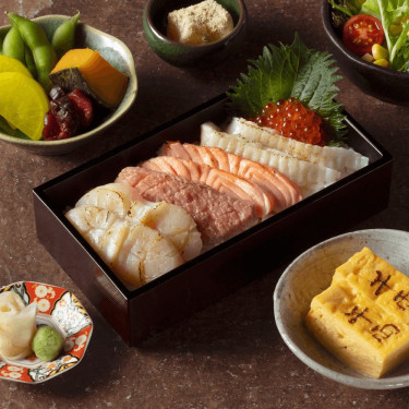 Zhì Shāo Cì Shēn Fàn Biàn Dāng  Seared Sashimi Rice Bento