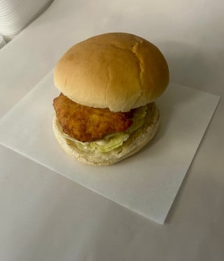 Deluxe Chicken Fillet Burger With Lettuce And Mayo