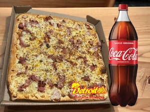 Pizza Quadrada Grande (9 Fatias) 1 Coca-Cola De 1L