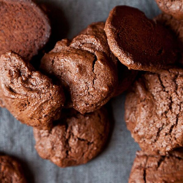 Mordida De Bolo De Sorvete De Chocolate Duplo