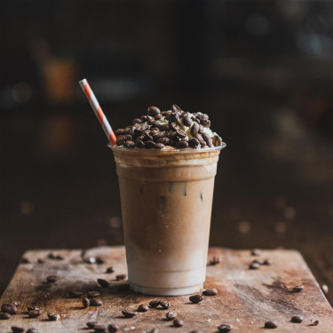 Bebida Misturada Frappuccino De Creme Duplo Com Pedaços De Chocolate
