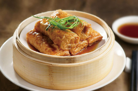 D10. Beancurd Skin Roll With Pork Bamboo Shoots （3） Háo Huáng Xiān Zhú Juǎn