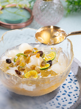 Ice Jelly With Longan, Raisan And Almond Flakes Qīng Tián Lóng Yǎn Bīng Fěn