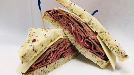 Corned Beef And Swiss Sangwich