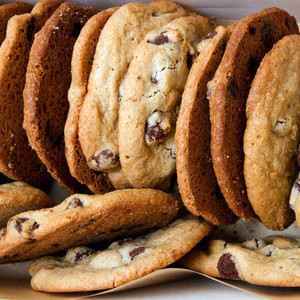 Dois Cookies Com Pepitas De Chocolate