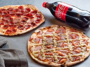 Combo Com 2 Pizzas Coca-Cola 2L